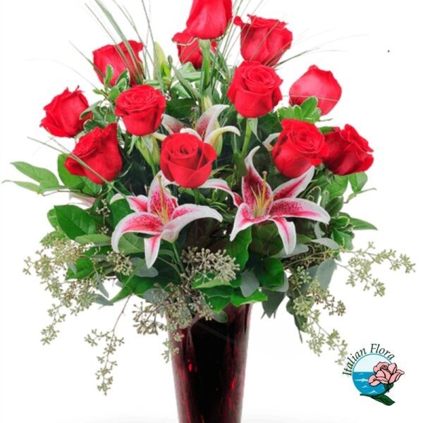 Bouquet in vaso, con rose rosse e lillium