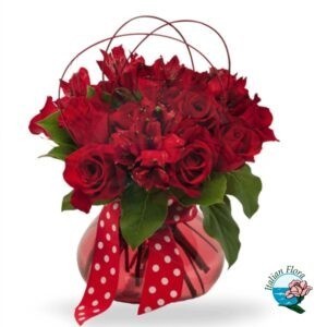 Bouquet rosso con fiori misti e rose rosse