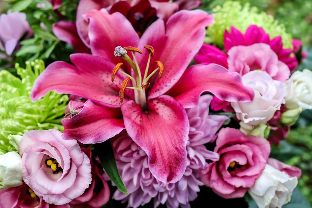 Bouquet floreale sulle tonalità rosa - idee regalo per la festa della mamma